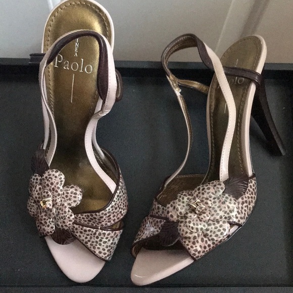 Linea Paola sling back floral sandals. - Picture 3 of 8